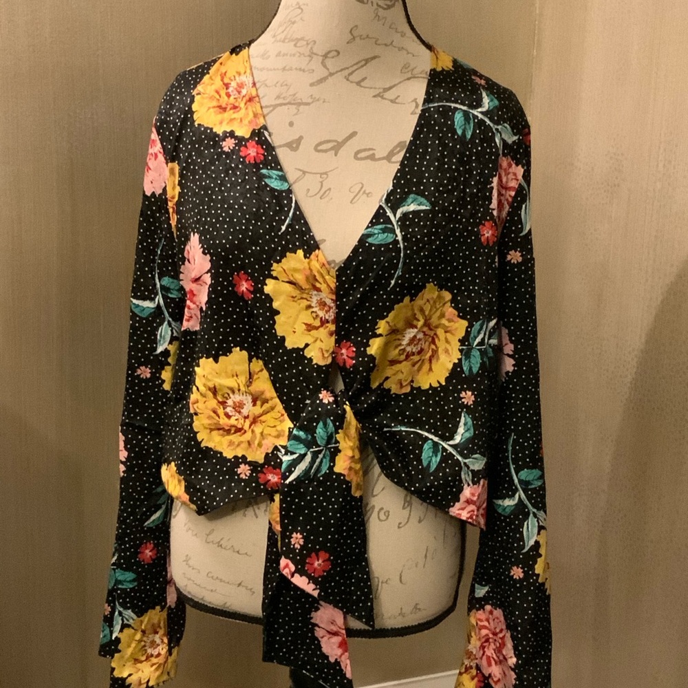NWOT Topshop floral blouse - size small